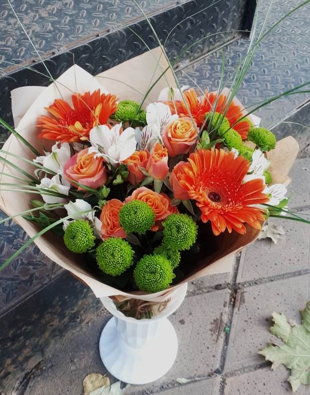 Букет цветов из: Герберы, Хризантемы, Альстромерии и Розы в Хомутово Иркутская область