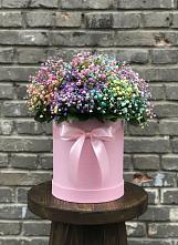 Цветочная композиция из Гипсофила и Розы в шляпной коробке в Хомутово Иркутская область
