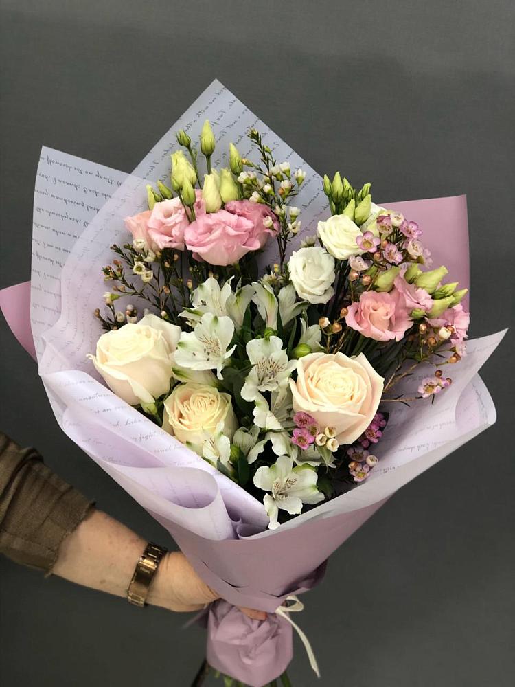 Букет цветов из: Альстромерии, Розы и Лизиантусы в Хомутово Иркутская область