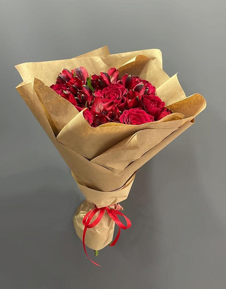 Букет цветов из: Альстромерии и Розы в Хомутово Иркутская область