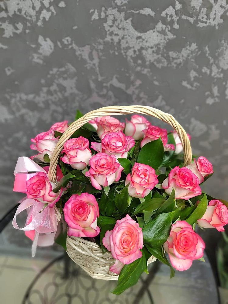 Цветочная композиция из Розы в корзине в Хомутово Иркутская область