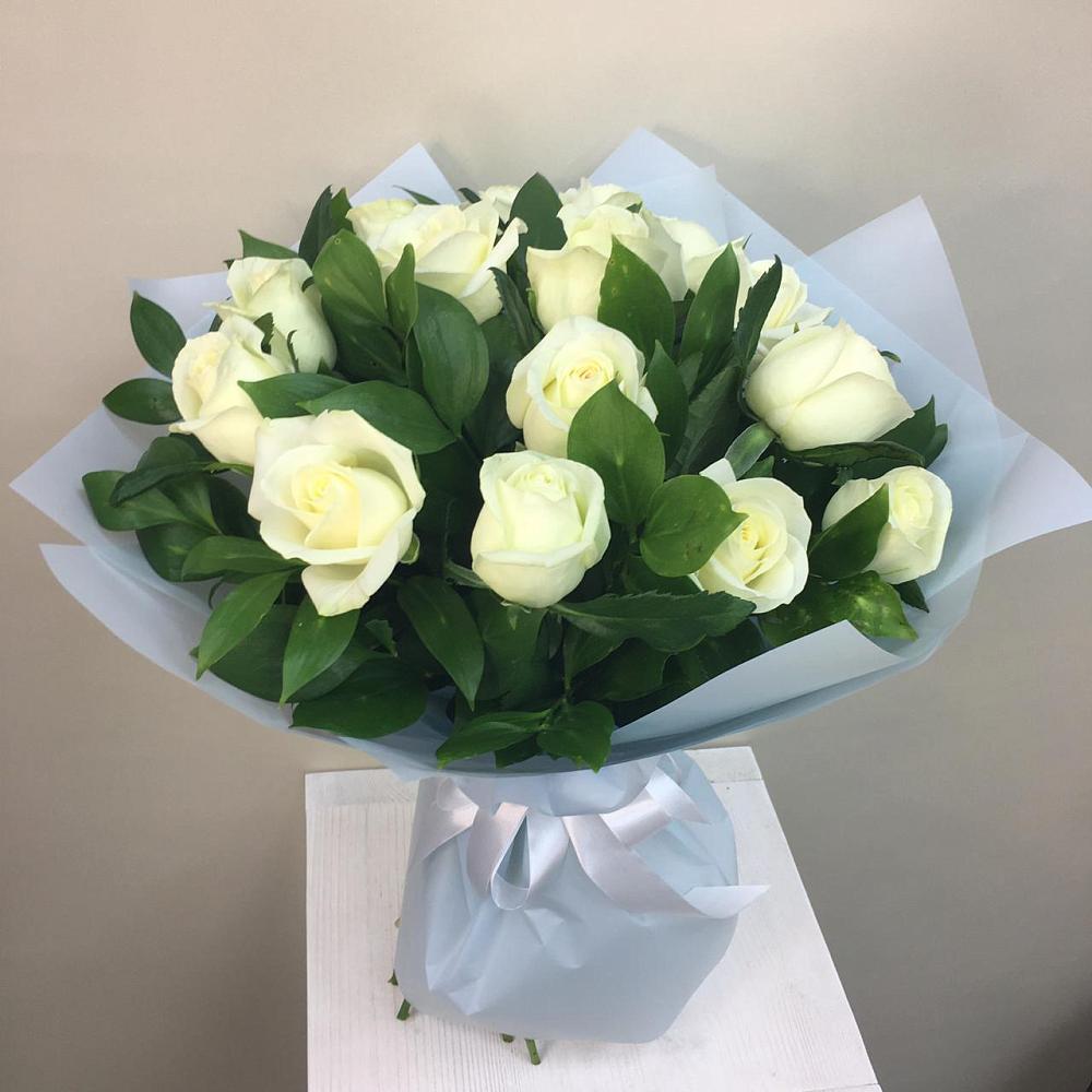 Букет 15 Белых роз Проуд в Хомутово Иркутская область