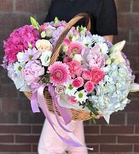 Композиция солнечный день в Хомутово Иркутская область Цветочная композиция из Розы, Хризантемы, Пионы и Лизиантусы в корзине в Хомутово Иркутская область