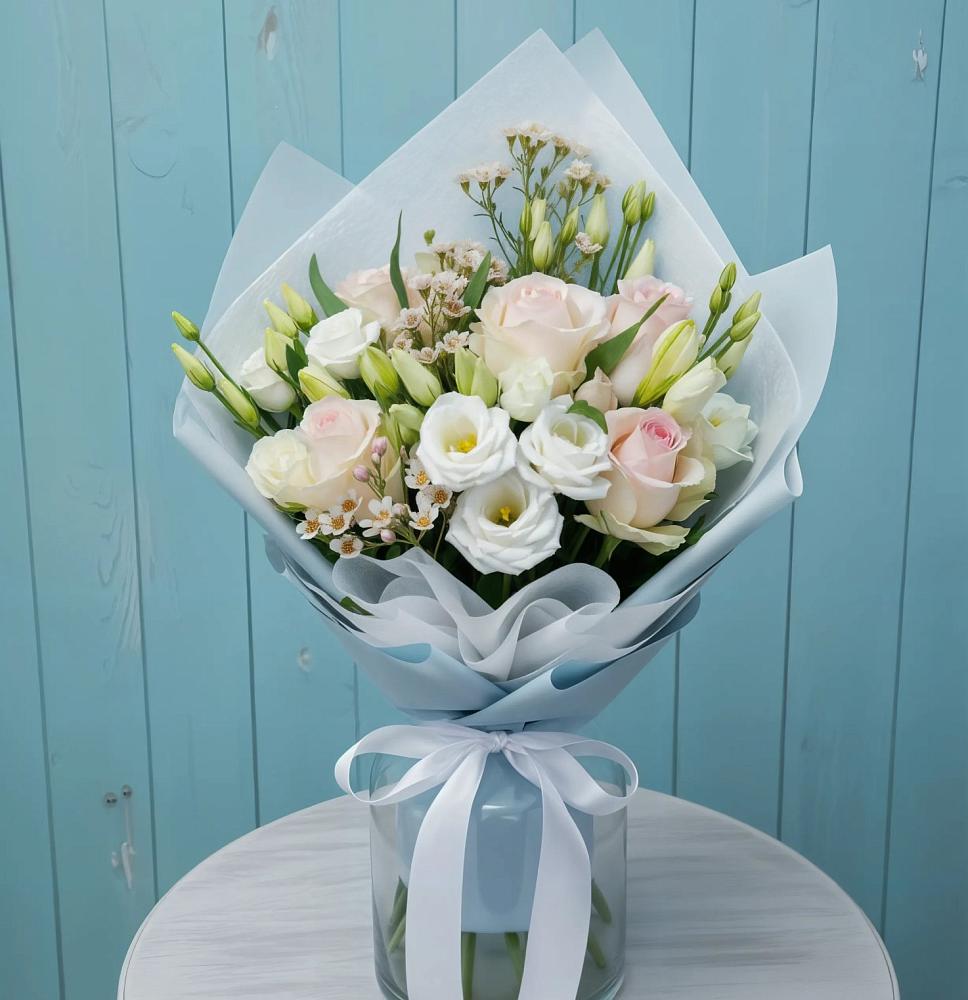 Букет цветов из: Розы и Лизиантусы в Хомутово Иркутская область