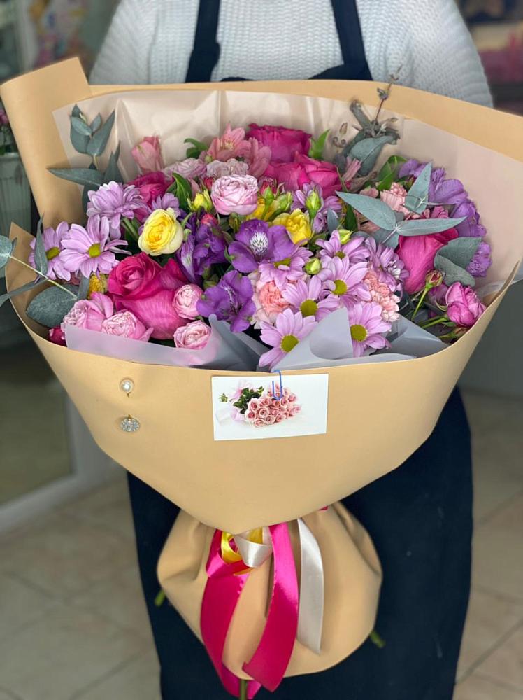 Букет цветов из: Хризантемы, Гвоздики и Альстромерии в Хомутово Иркутская область