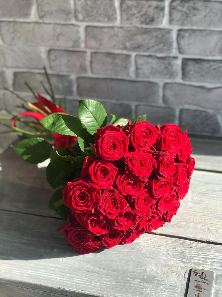 Букет Красные розы Фридом в Хомутово Иркутская область