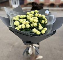 Букет Белые кустовые розы Солинеро в Хомутово Иркутская область