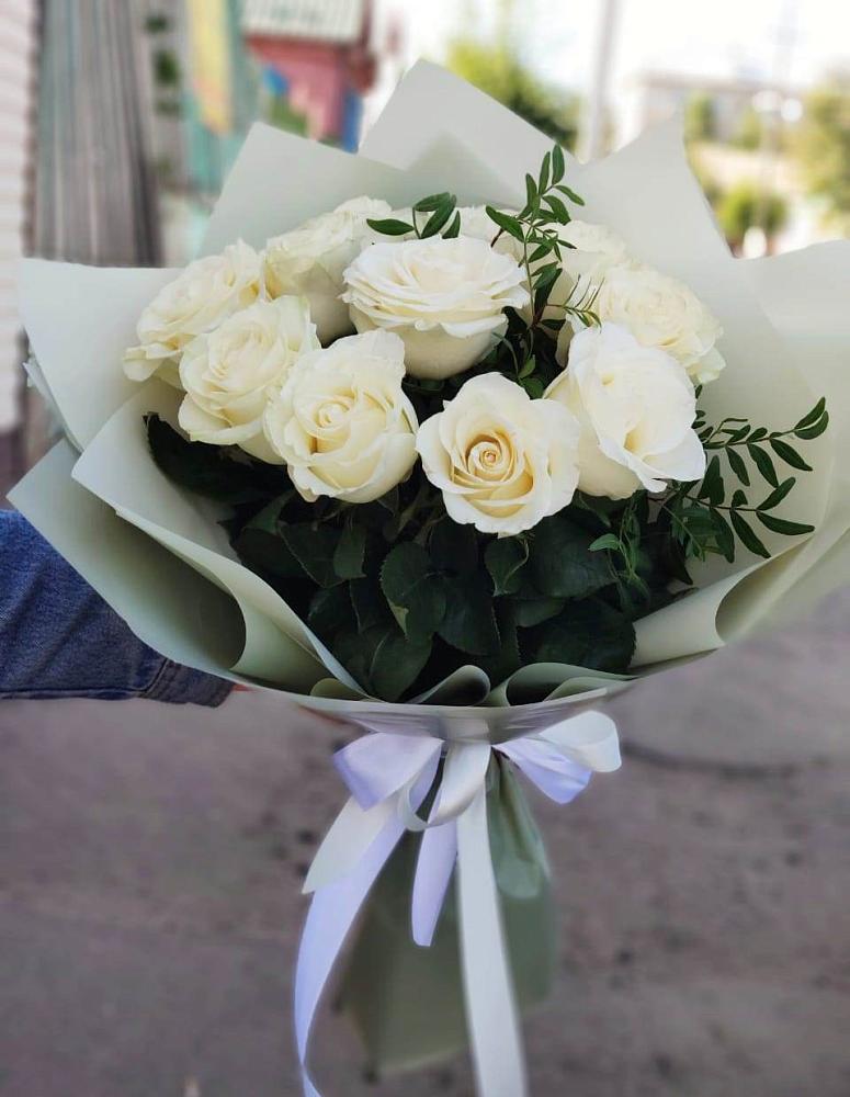 Букет Белые розы Проуд в Хомутово Иркутская область