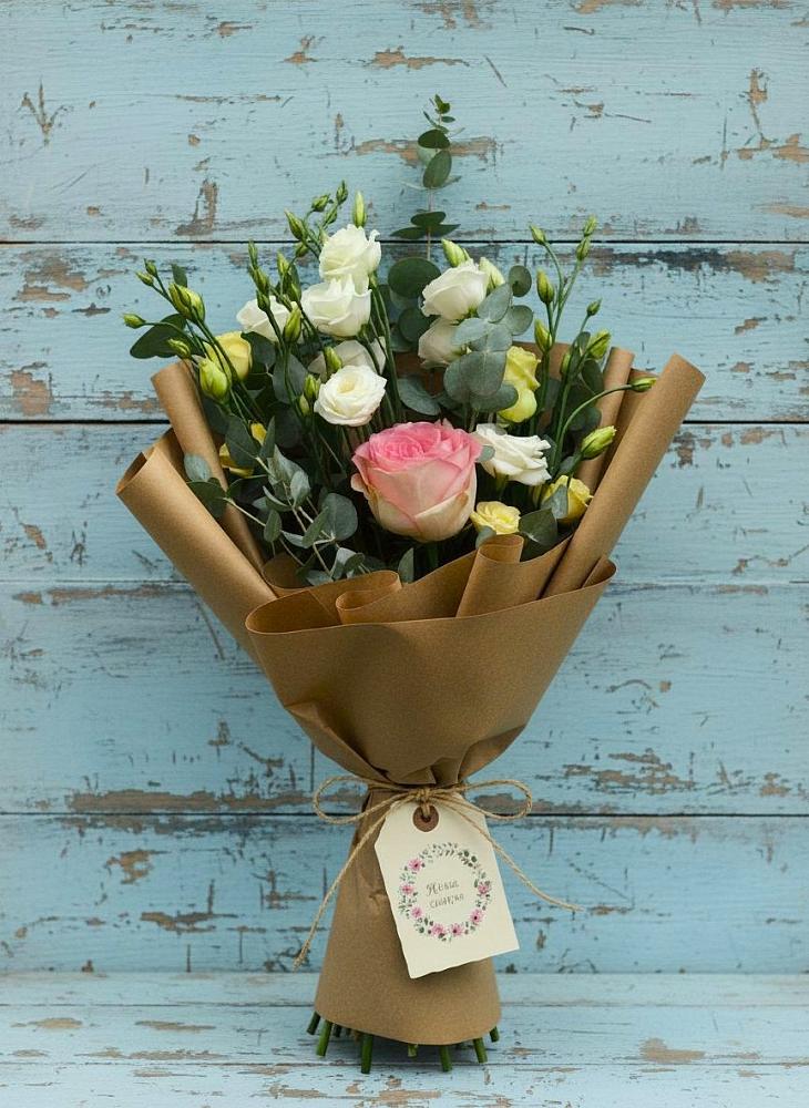 Букет цветов из: Розы и Лизиантусы в Хомутово Иркутская область