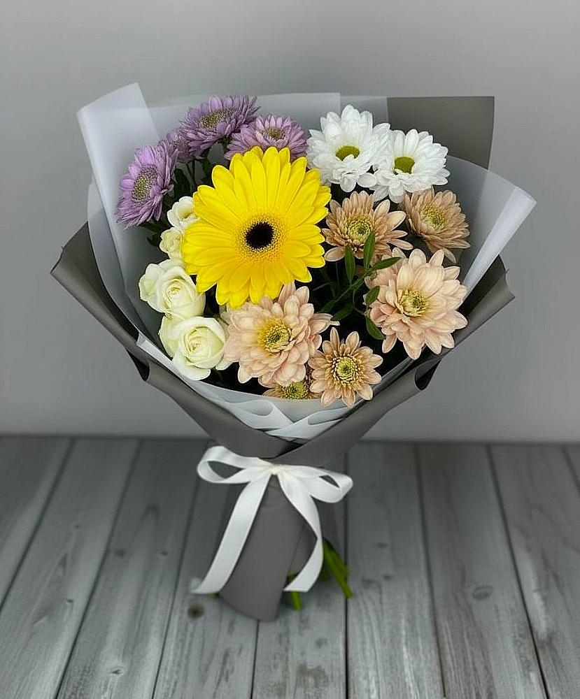 Букет цветов из: Розы, Герберы и Хризантемы в Хомутово Иркутская область