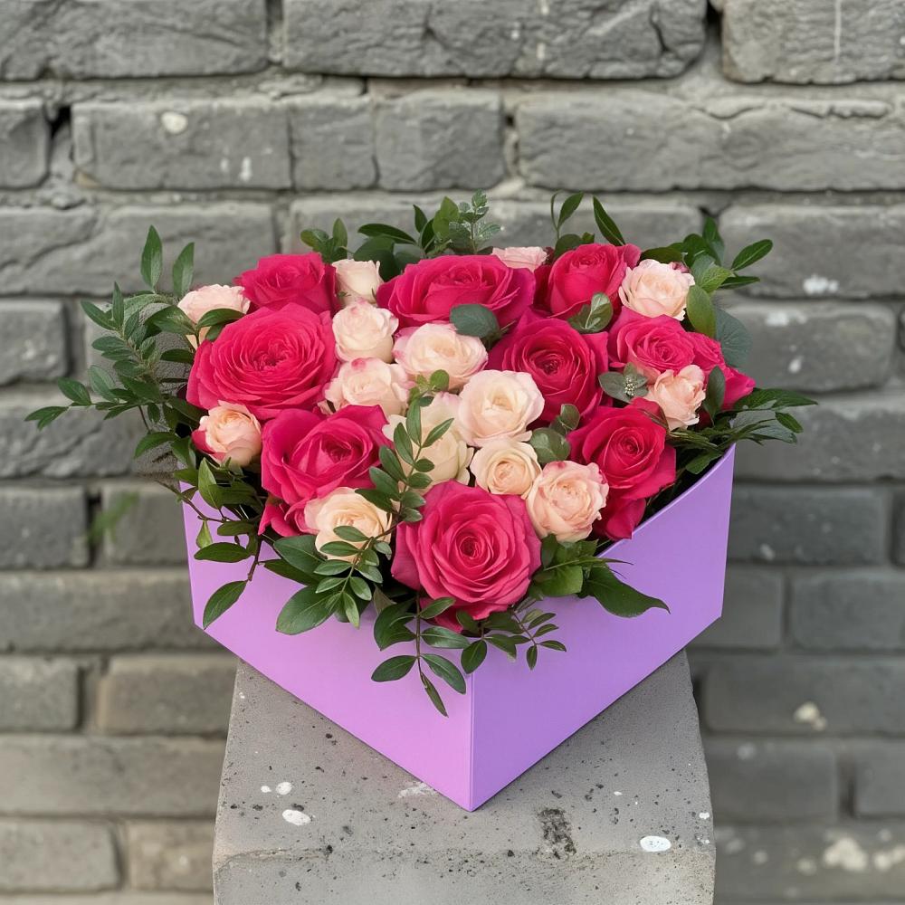 Цветочная композиция из Розы в коробке в Хомутово Иркутская область