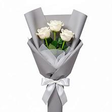 Букет 3 белые розы в Хомутово Иркутская область