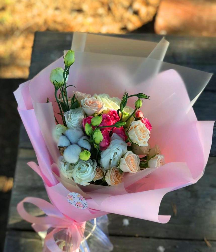 Букет цветов из: Розы и Лизиантусы в Хомутово Иркутская область