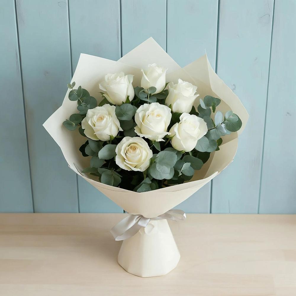 Букет Белые розы в Эвкалипте в Хомутово Иркутская область
