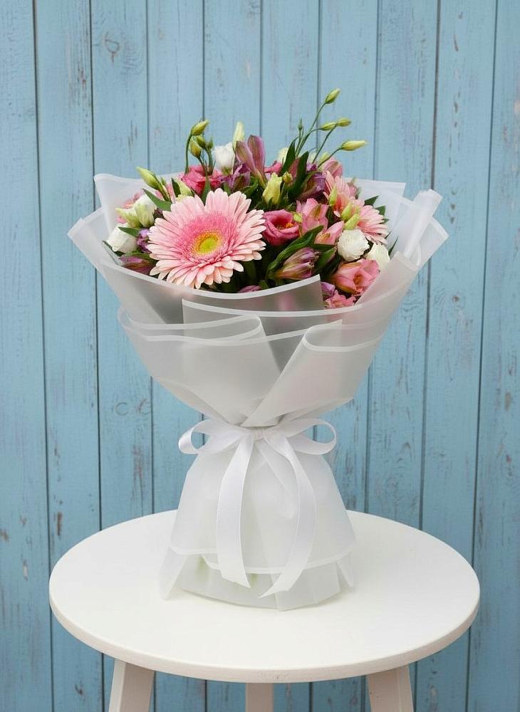 Букет цветов из: Герберы, Альстромерии и Лизиантусы в Хомутово Иркутская область