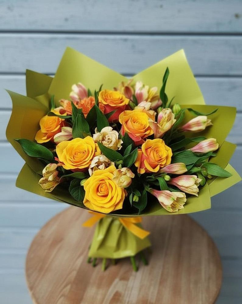Букет цветов из: Альстромерии и Розы в Хомутово Иркутская область