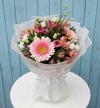 Букет цветов из:  Герберы, Альстромерии и Лизиантусы в Хомутово Иркутская область