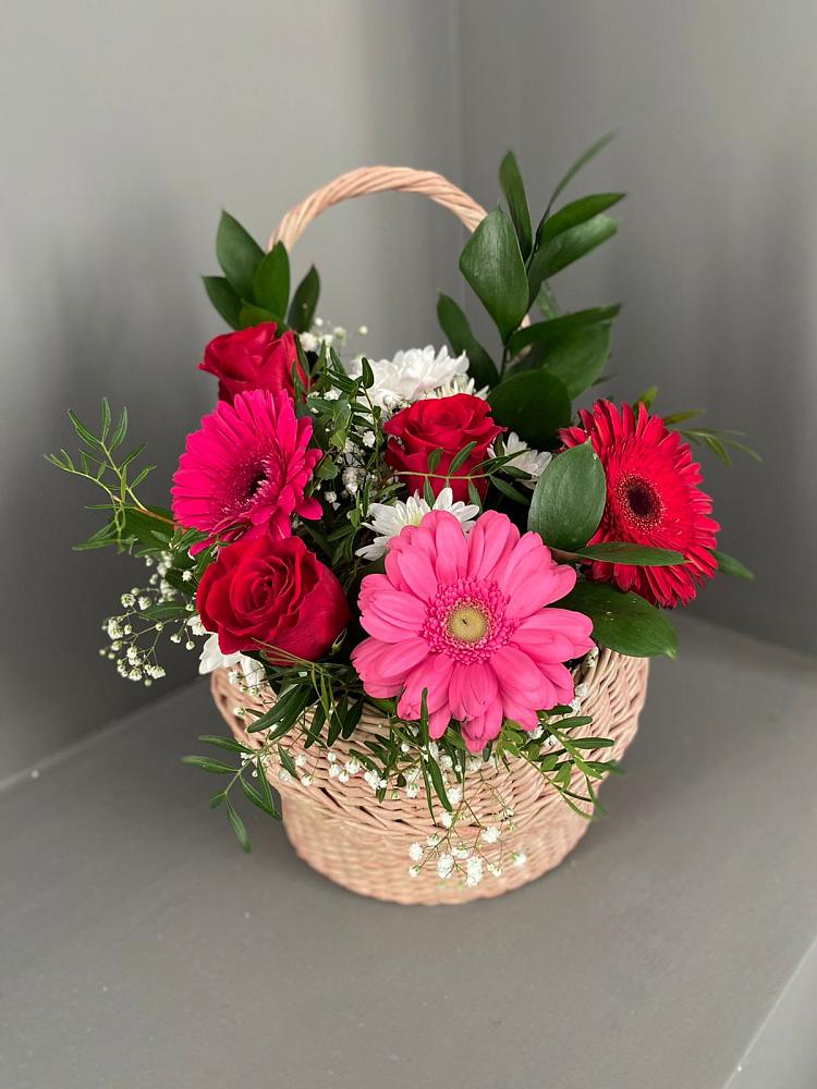 Цветочная композиция из Розы, Хризантемы и Герберы в корзине в Хомутово Иркутская область