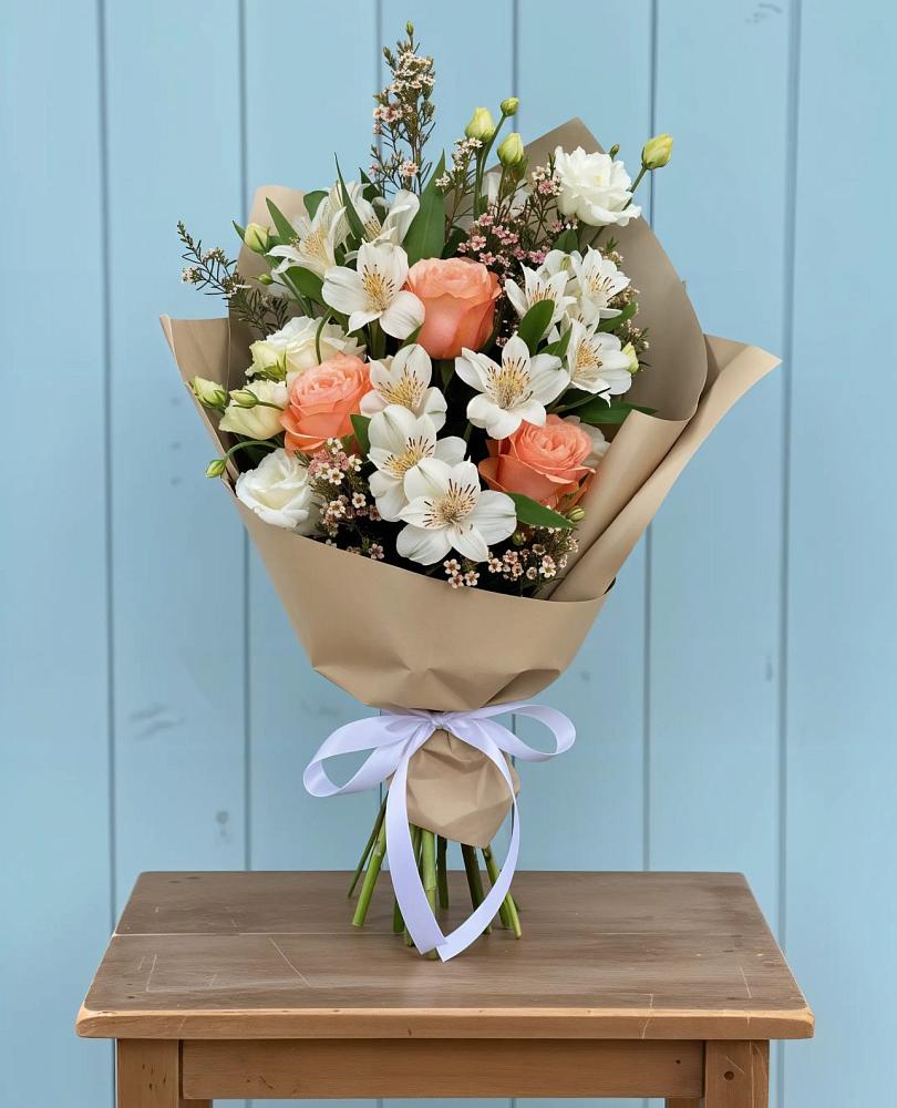 Букет цветов из: Альстромерии, Лизиантусы, Розы и Хризантемы в Хомутово Иркутская область