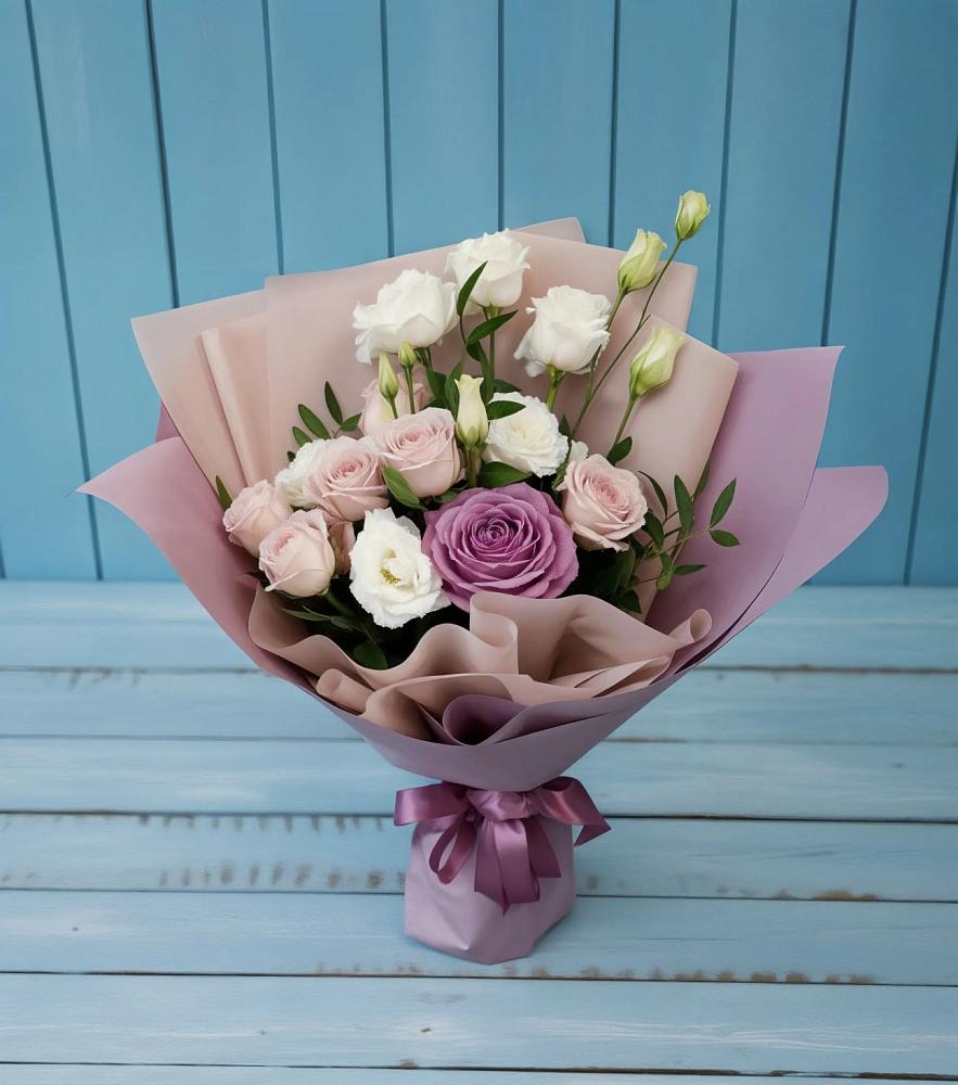 Букет цветов из: Розы и Лизиантусы в Хомутово Иркутская область